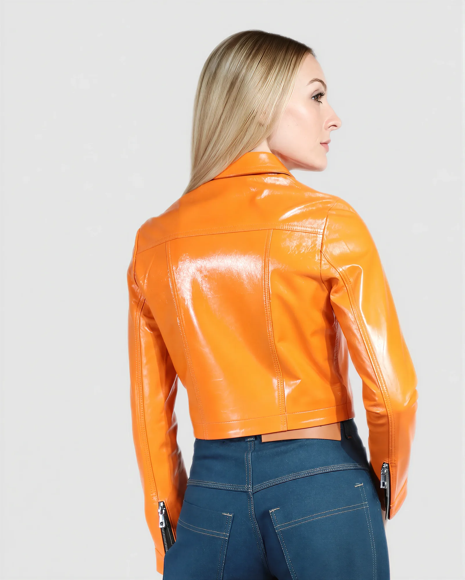 KAT Cropped Trucker Patenet Leather Jacket – vista alternativa